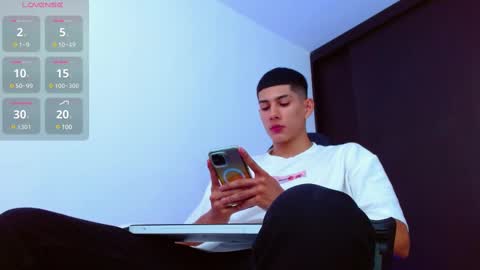 Snapshot of calavalerio chatting on February 21, 7:43 pm Valerio online show from February 21, 7:43 pm