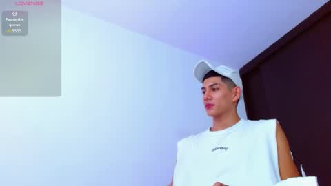 Snapshot of calavalerio chatting on February 22, 8:20 pm Valerio online show from February 22, 8:20 pm