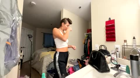 Snapshot of calicambri chatting on September 27, 9:53 pm The Cali Cambri online show from September 27, 9:53 pm