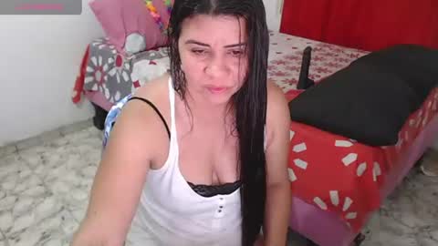 Snapshot of caliente_in_passion chatting on June 20, 4:04 am caliente_in_passion online show from June 20, 4:04 am
