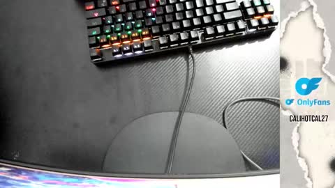 Snapshot of calihotcaliente27 chatting on October 10, 11:31 am calihotcaliente27 online show from October 10, 11:31 am