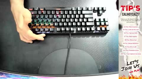 Snapshot of calihotcaliente27 chatting on October 15, 9:42 am calihotcaliente27 online show from October 15, 9:42 am