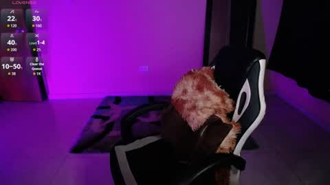 Snapshot of caliope_goddess1 chatting on July 4, 9:15 am caliope_goddess1 online show from July 4, 9:15 am