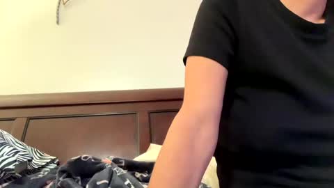 calishop1 online show from October 17, 3:20 am