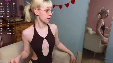 Snapshot of call_me_heaven chatting on March 1, 7:10 am Good girl Ann online show from March 1, 7:10 am