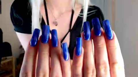 Snapshot of call_me_heaven chatting on July 9, 4:00 pm Good girl Ann online show from July 9, 4:00 pm