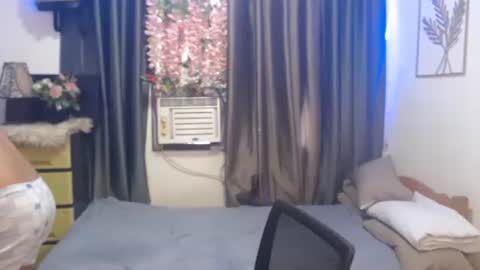 Snapshot of call_me_miss69 chatting on February 23, 1:25 am call_me_miss69 online show from February 23, 1:25 am