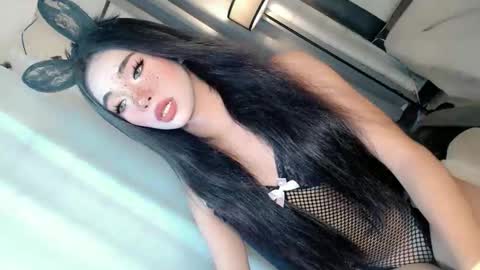Snapshot of call_me_nina chatting on June 1, 1:51 am call_me_nina online show from June 1, 1:51 am