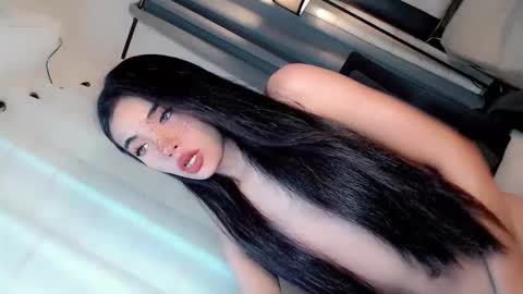 Snapshot of call_me_nina chatting on June 6, 2:27 am call_me_nina online show from June 6, 2:27 am