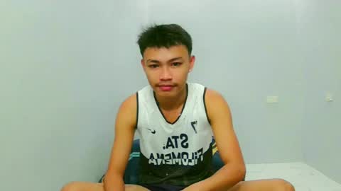 Snapshot of callmebabyceejay_ chatting on April 7, 9:10 am Ceejay online show from April 7, 9:10 am