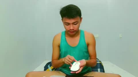 Snapshot of callmebabyceejay_ chatting on April 12, 11:43 pm Ceejay online show from April 12, 11:43 pm
