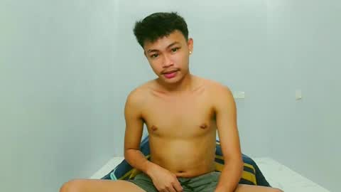 Snapshot of callmebabyceejay_ chatting on April 13, 11:48 am Ceejay online show from April 13, 11:48 am