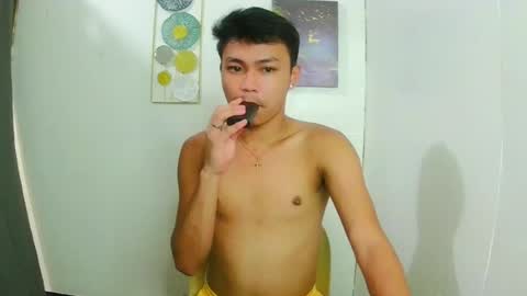 Snapshot of callmebabyceejay_ chatting on May 4, 3:19 pm Ceejay online show from May 4, 3:19 pm
