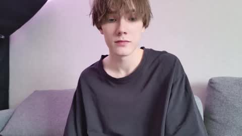 Snapshot of callmenineoneseven chatting on October 21, 12:39 pm Nick online show from October 21, 12:39 pm