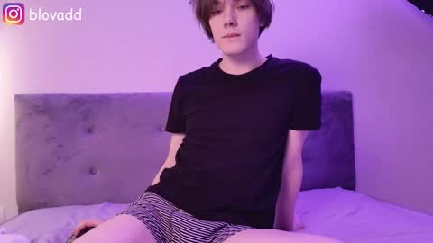 Snapshot of callmenineoneseven chatting on December 14, 8:46 pm Nick online show from December 14, 8:46 pm