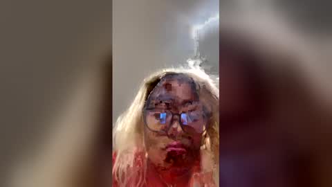 Snapshot of cals9x chatting on December 2, 1:44 am camzxoxox online show from December 2, 1:44 am