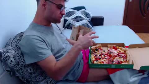 Snapshot of calvinjohnlad chatting on January 2, 5:29 pm Calvinjohnlad online show from January 2, 5:29 pm