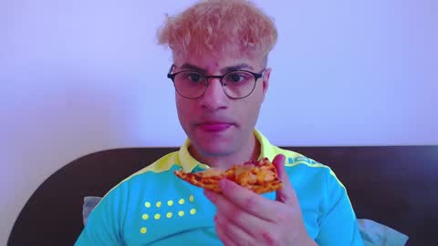 Snapshot of calvinjohnlad chatting on January 23, 12:41 pm Calvinjohnlad online show from January 23, 12:41 pm