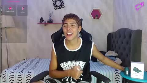 Snapshot of cam_sexyboy chatting on October 5, 3:21 pm cam_sexyboy online show from October 5, 3:21 pm