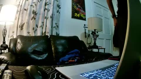 Chillaxin lets talk  online show from January 16, 1:09 am