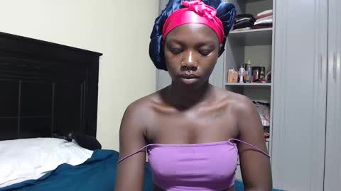 Snapshot of camclit chatting on December 3, 2:25 am Princess online show from December 3, 2:25 am