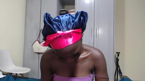 Snapshot of camclit chatting on December 5, 3:48 am Princess online show from December 5, 3:48 am