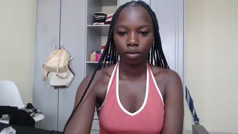 Snapshot of camclit chatting on December 9, 10:11 am Princess online show from December 9, 10:11 am