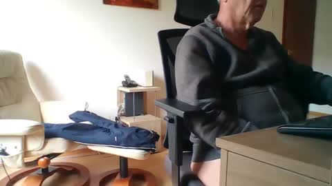 Snapshot of camcologne chatting on November 25, 10:04 am camcologne online show from November 25, 10:04 am