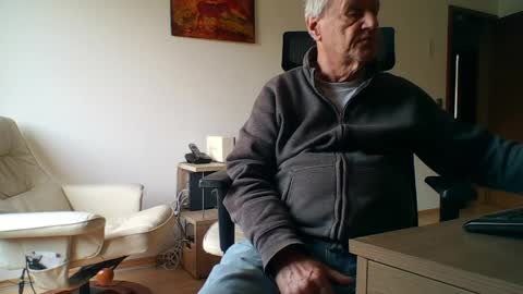 camcologne online show from April 3, 10:02 am