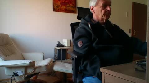 camcologne online show from April 15, 7:59 am