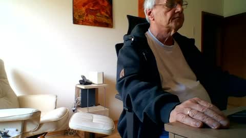 Snapshot of camcologne chatting on April 25, 11:13 am camcologne online show from April 25, 11:13 am