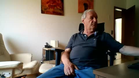 Snapshot of camcologne chatting on April 28, 8:41 am camcologne online show from April 28, 8:41 am