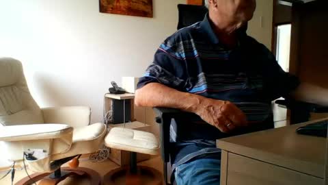 Snapshot of camcologne chatting on June 2, 8:05 am camcologne online show from June 2, 8:05 am
