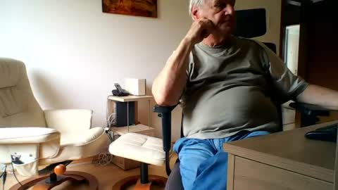 Snapshot of camcologne chatting on June 8, 9:42 am camcologne online show from June 8, 9:42 am