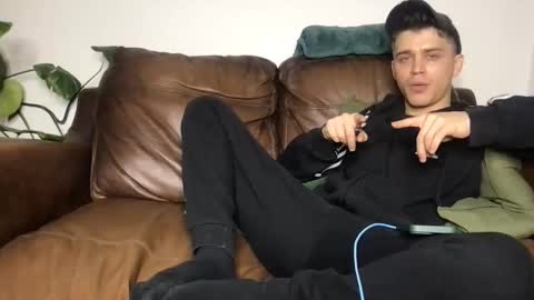 CamDoAttitude online show from March 11, 11:00 pm