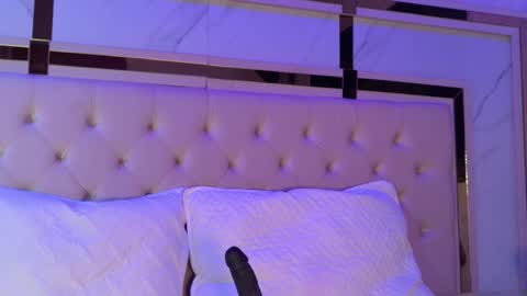 Snapshot of cameron_hearts chatting on April 29, 12:09 pm cameron_hearts online show from April 29, 12:09 pm