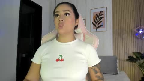 Snapshot of cameroncollinss chatting on October 6, 7:55 pm Cameron online show from October 6, 7:55 pm