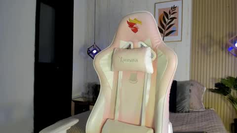 Snapshot of cameroncollinss chatting on October 17, 8:44 pm Cameron online show from October 17, 8:44 pm