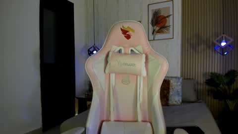 Snapshot of cameroncollinss chatting on November 16, 7:52 pm Cameron online show from November 16, 7:52 pm