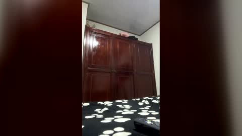 Snapshot of cami_hunter chatting on January 11, 6:29 am online show from January 11, 6:29 am