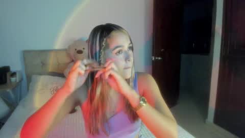 Snapshot of cami_hunter chatting on February 4, 11:20 pm online show from February 4, 11:20 pm