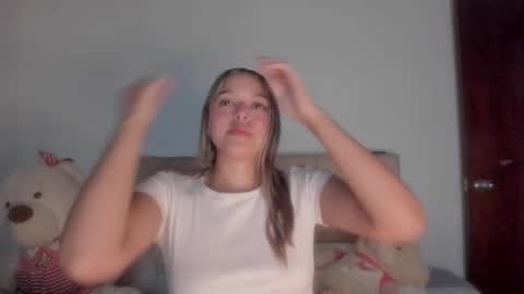 Snapshot of cami_hunter chatting on February 27, 6:08 pm online show from February 27, 6:08 pm