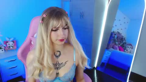 Snapshot of cami_mila99 chatting on December 15, 4:07 am CAMI online show from December 15, 4:07 am