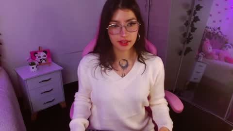 Snapshot of cami_mila99 chatting on January 15, 3:43 am CAMI online show from January 15, 3:43 am