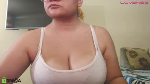 Snapshot of camiilahotxxx chatting on January 16, 2:43 pm Camila online show from January 16, 2:43 pm