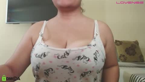 Snapshot of camiilahotxxx chatting on February 20, 12:40 am Camila online show from February 20, 12:40 am