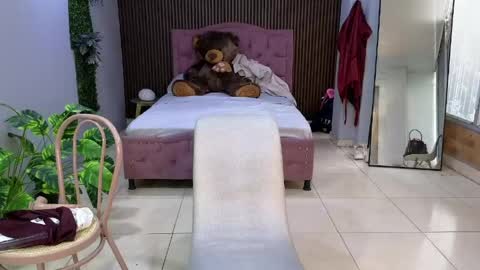 Snapshot of camil_milfdream chatting on April 25, 1:41 pm Camil online show from April 25, 1:41 pm