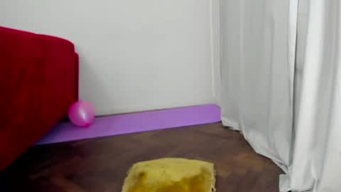 Snapshot of camila_berk chatting on December 10, 4:56 am Cami online show from December 10, 4:56 am