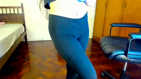 Snapshot of camila_berk chatting on February 13, 7:24 am Cami online show from February 13, 7:24 am