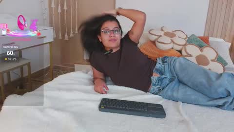 camila_bustamante_ online show from March 4, 3:40 pm